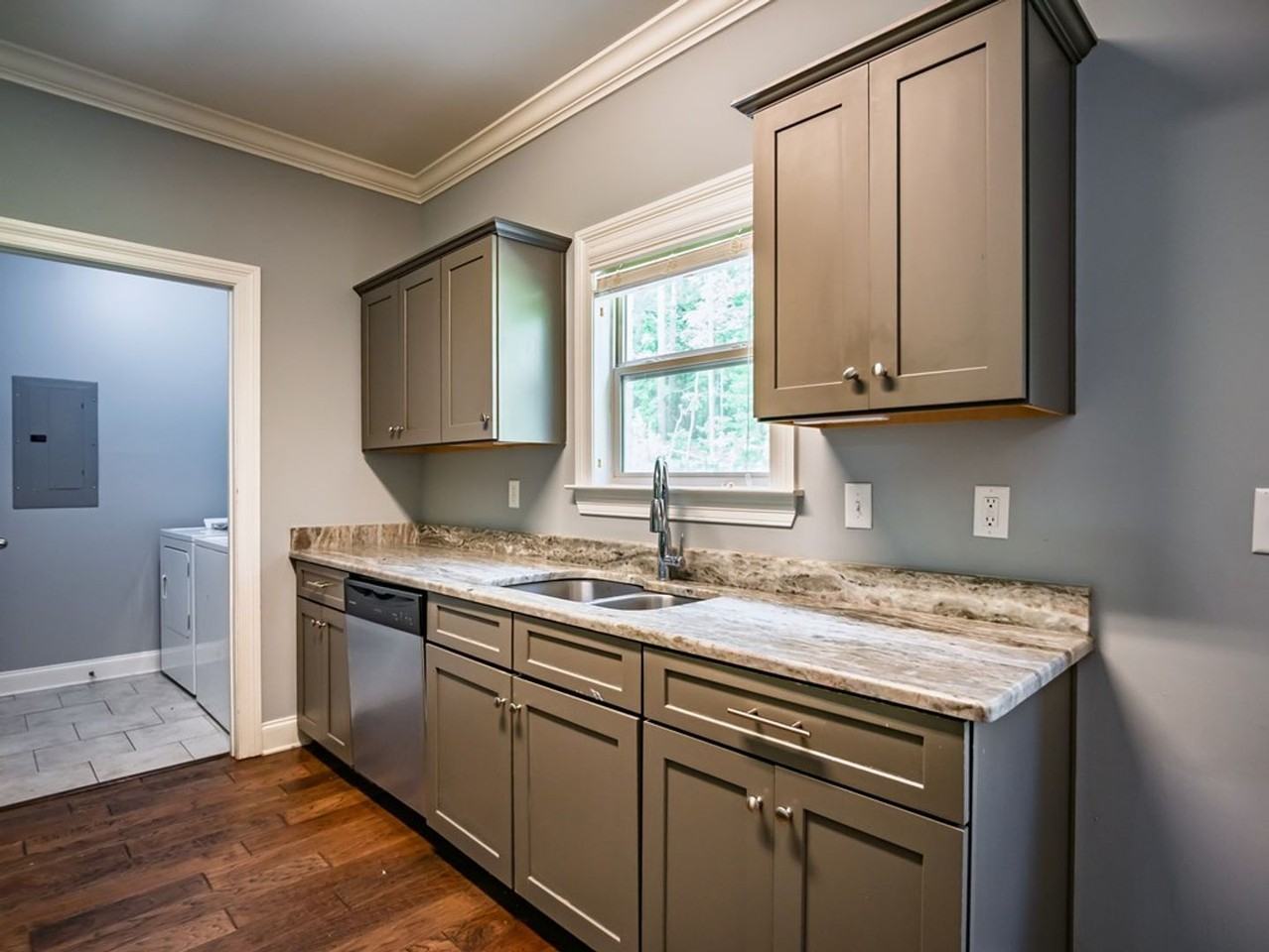 224 Massee Cir - Photo 3 of 36