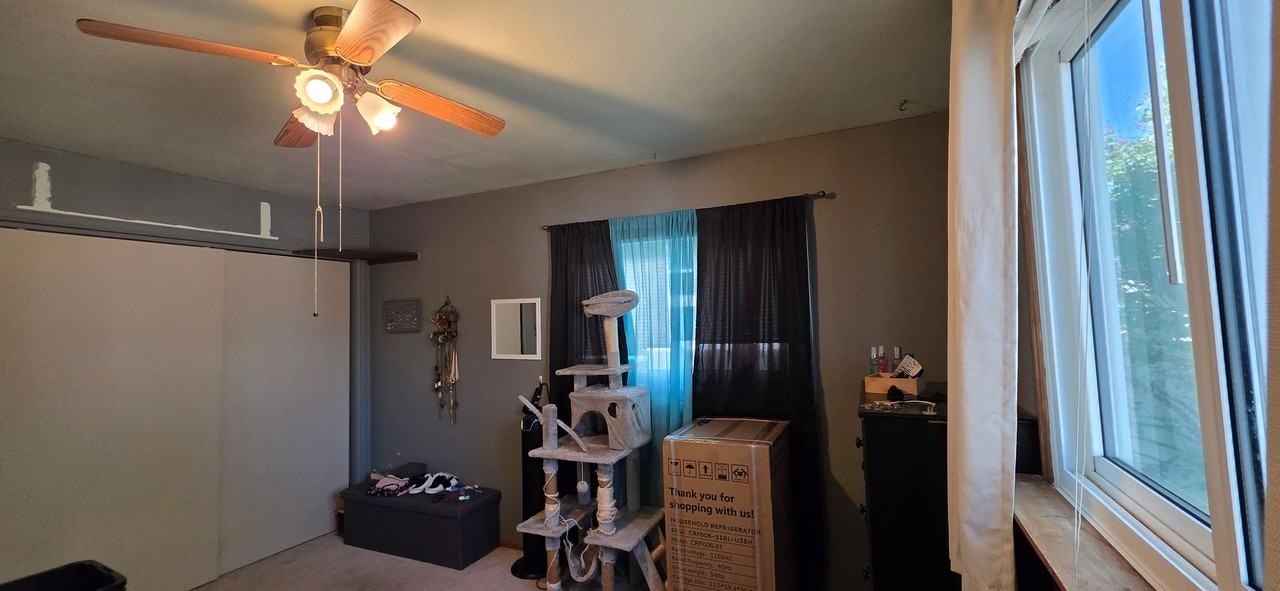 906 E 5th St - Photo 3 of 20