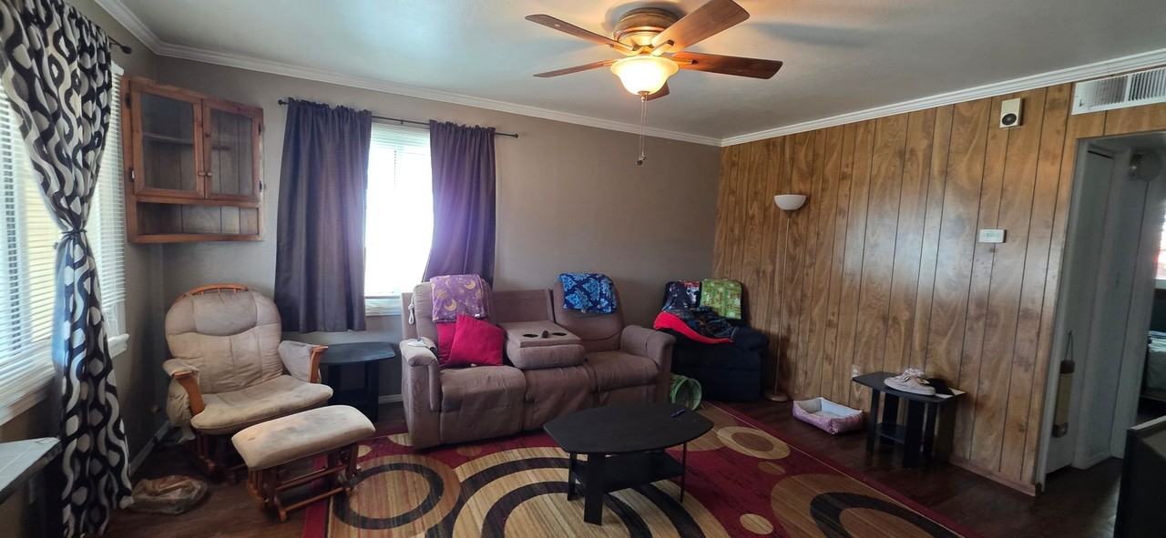 906 E 5th St - Photo 4 of 20