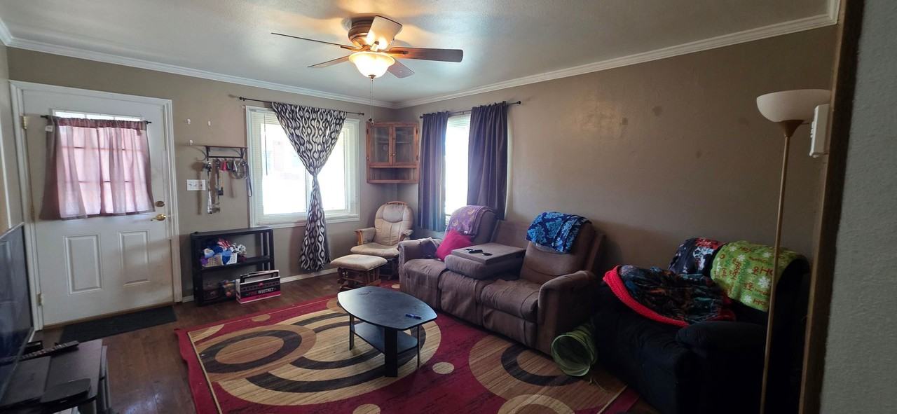 906 E 5th St - Photo 5 of 20