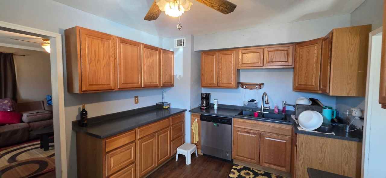 906 E 5th St - Photo 7 of 20