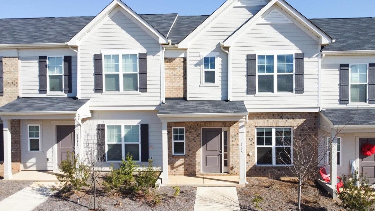 8988 Clayton Aly Nw - Photo 2 of 20