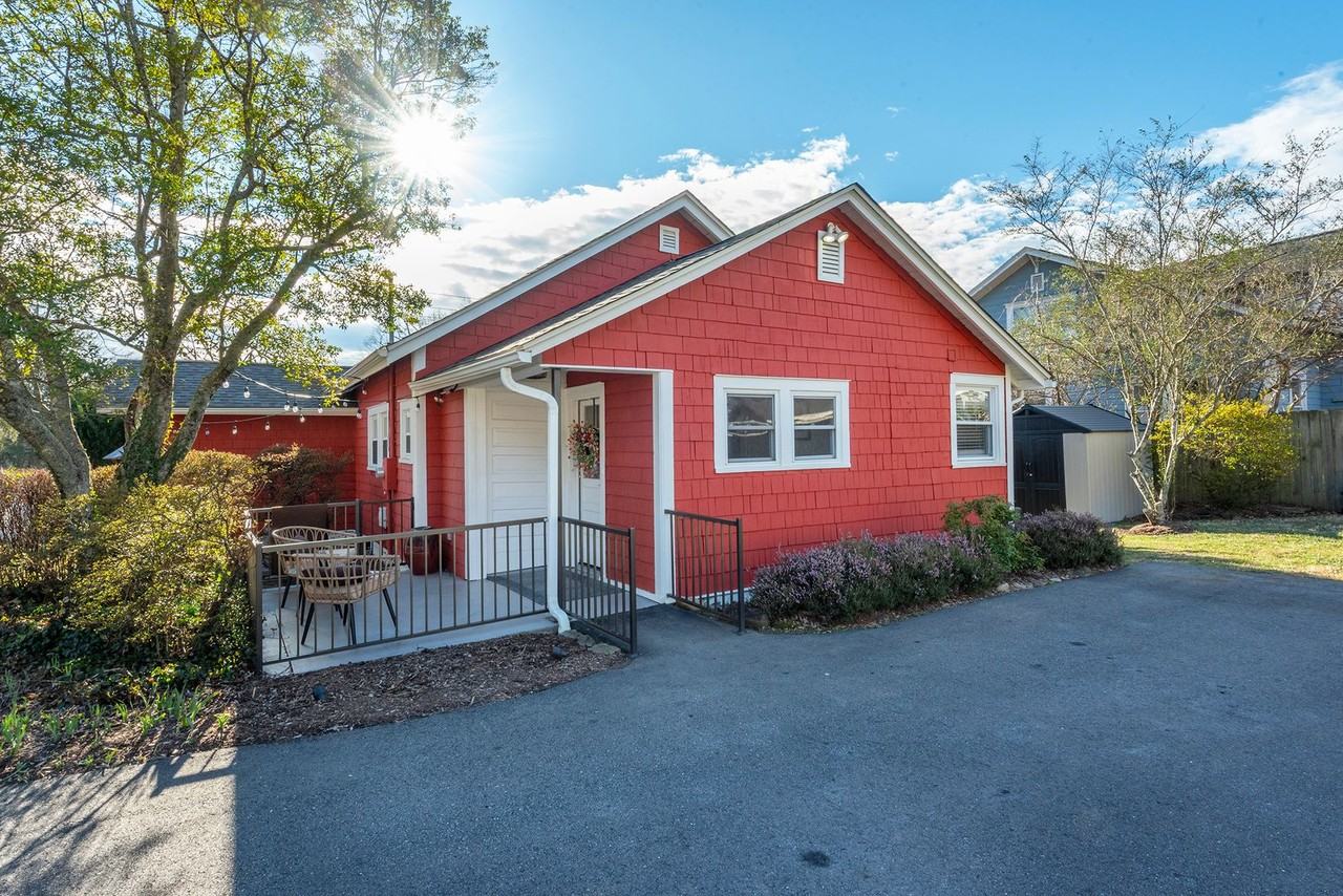 829 Montreat Rd - Photo 2 of 43