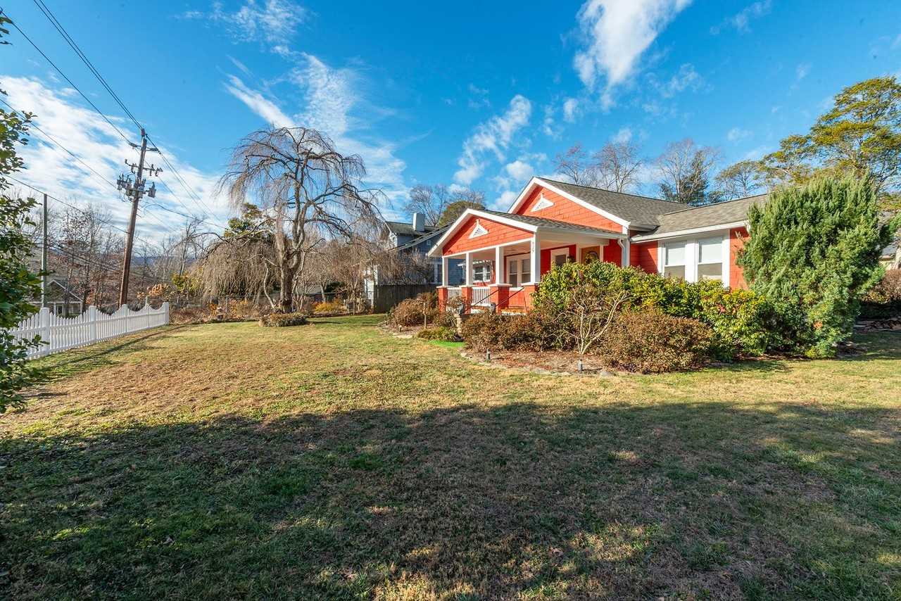 829 Montreat Rd - Photo 3 of 43