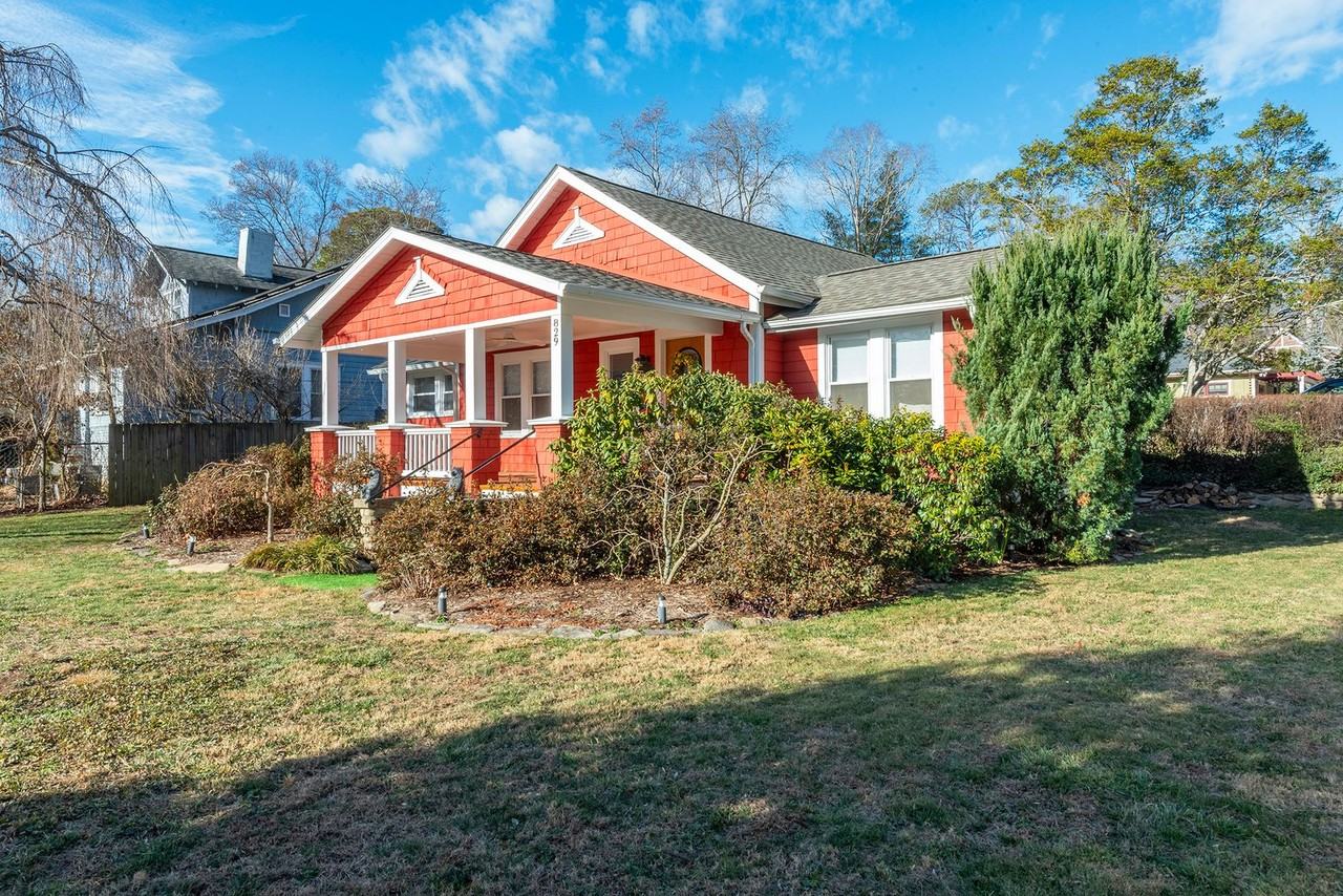 829 Montreat Rd - Photo 4 of 43