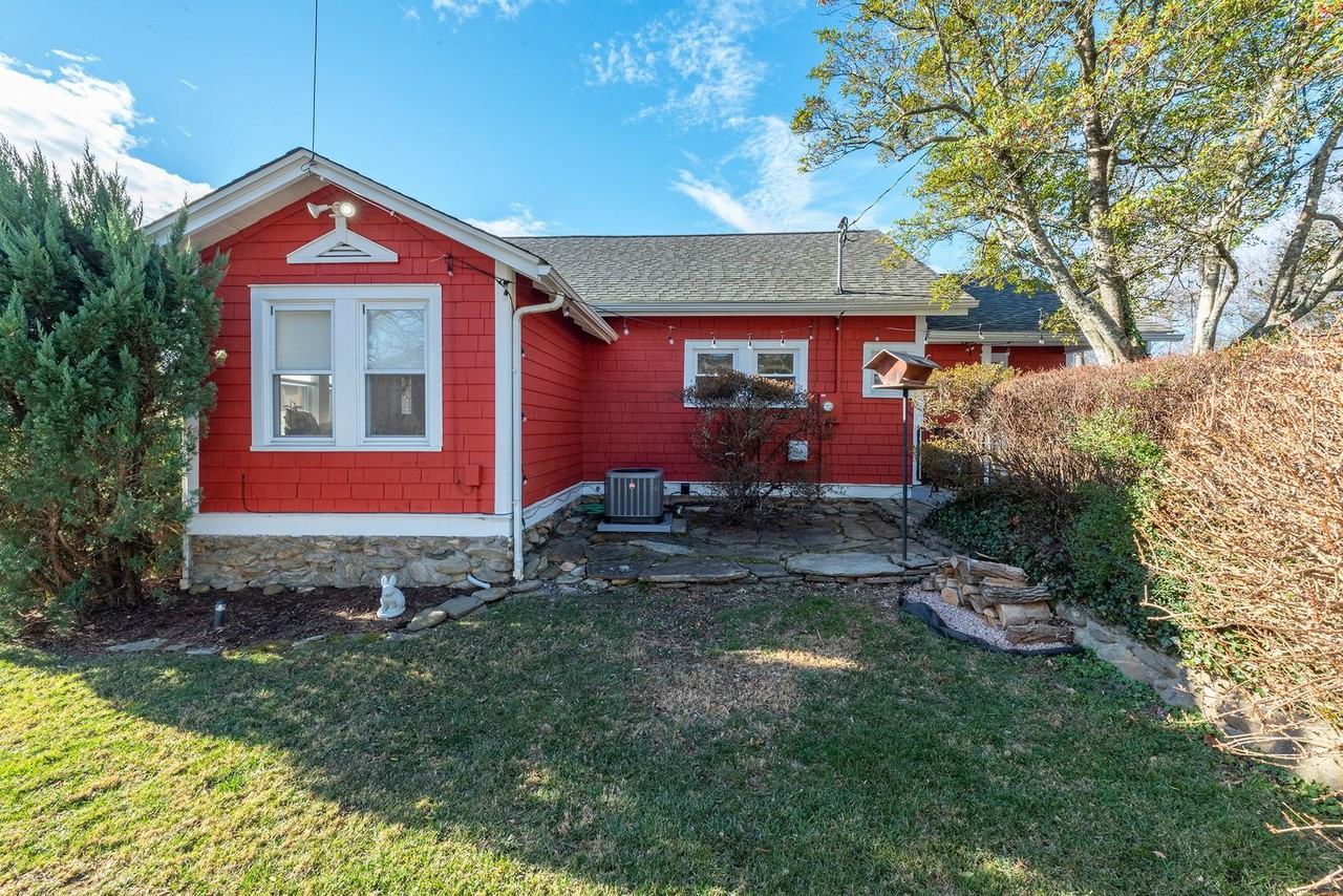 829 Montreat Rd - Photo 6 of 43