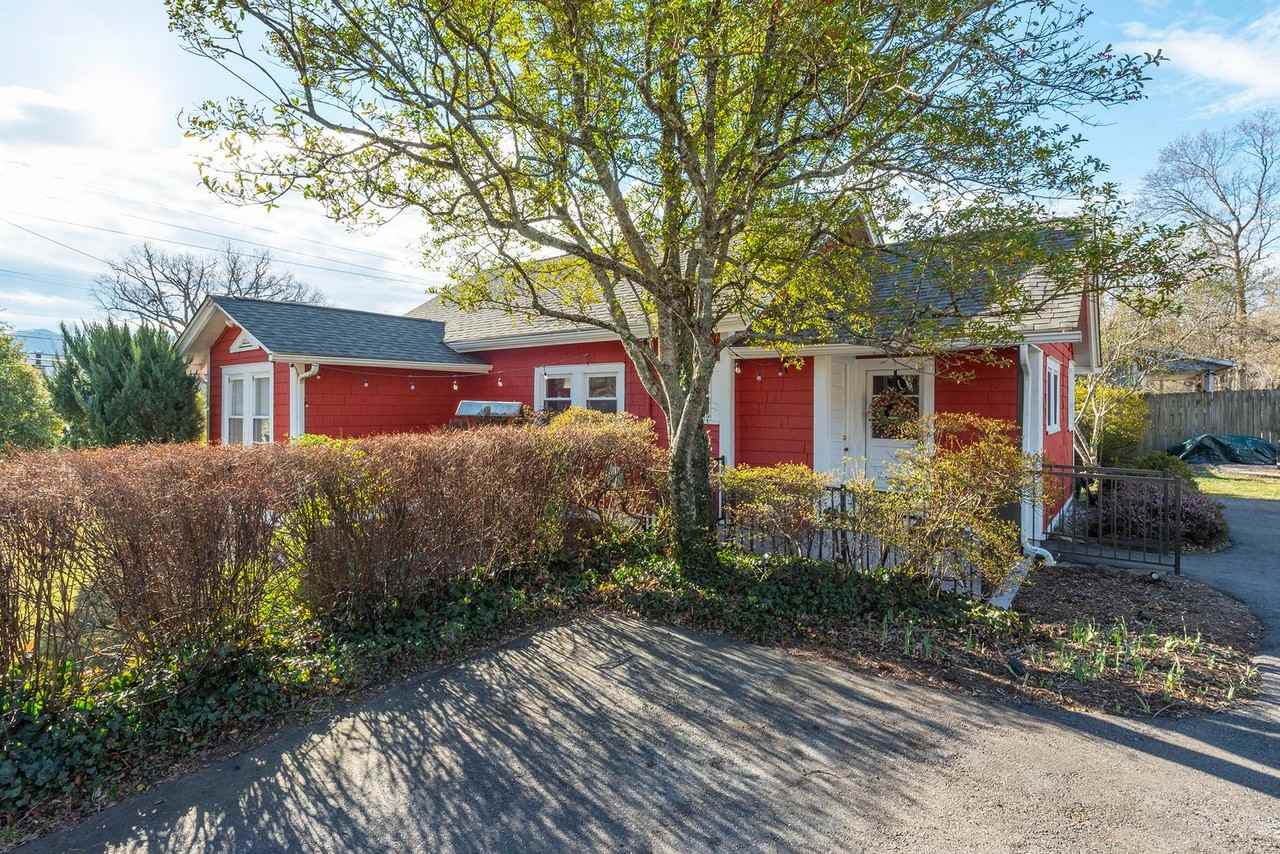 829 Montreat Rd - Photo 7 of 43