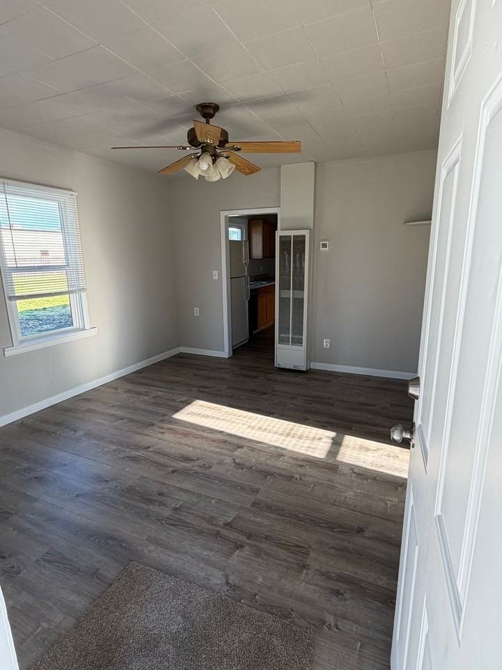 2034 Long St - Photo 2 of 7