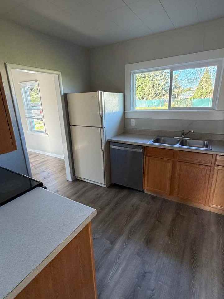 2034 Long St - Photo 5 of 7