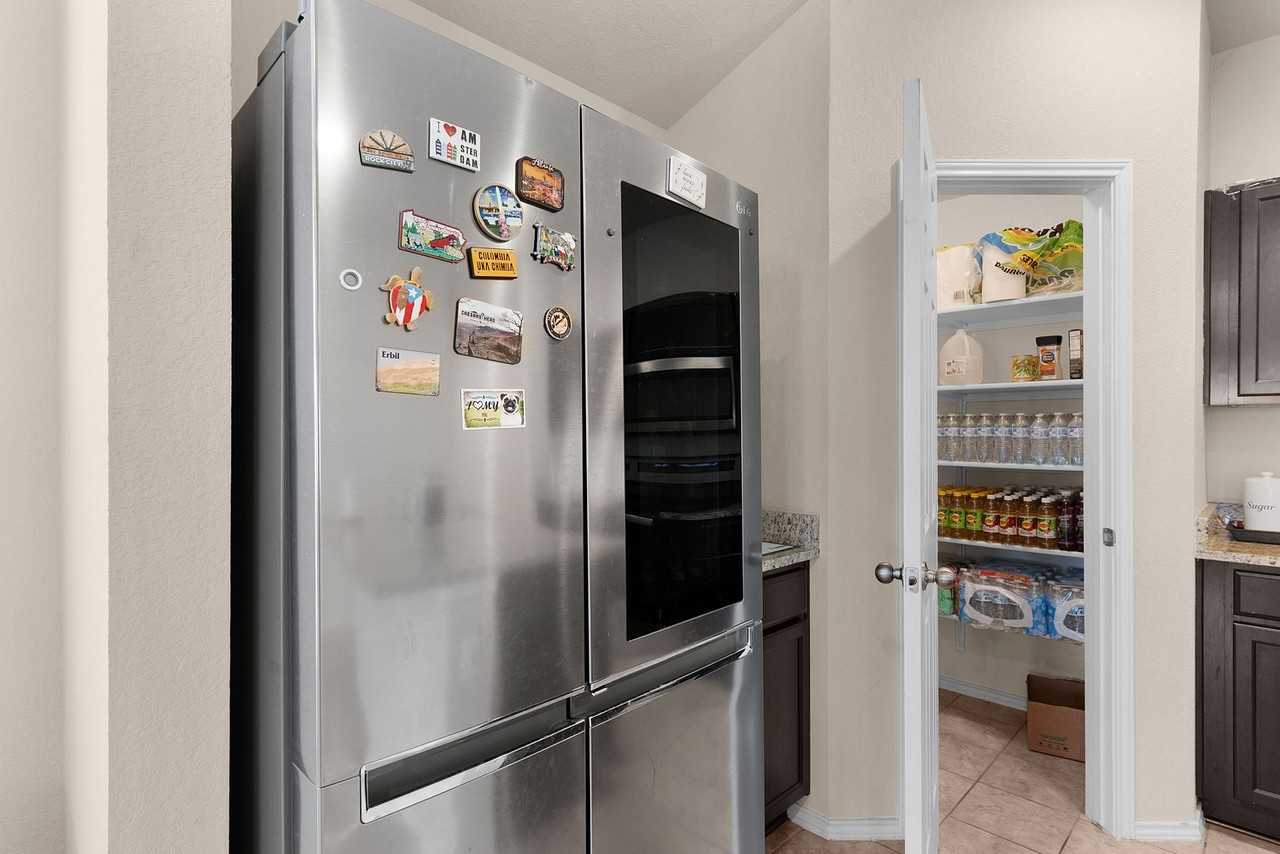 6008 Amelia Earhart Blvd - Photo 5 of 26