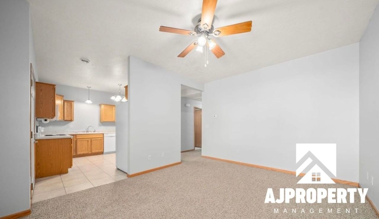 703 N Mundt Ave #2 - Photo 3 of 13