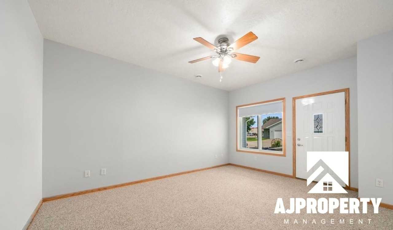 703 N Mundt Ave #2 - Photo 4 of 13