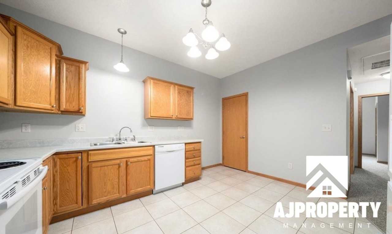 703 N Mundt Ave #2 - Photo 5 of 13