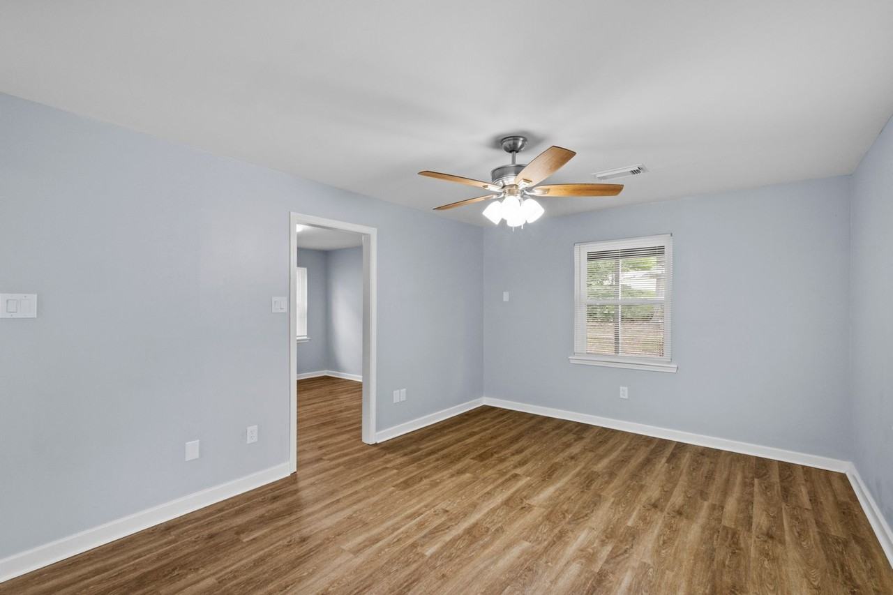 102 Pine Cir - Photo 4 of 27