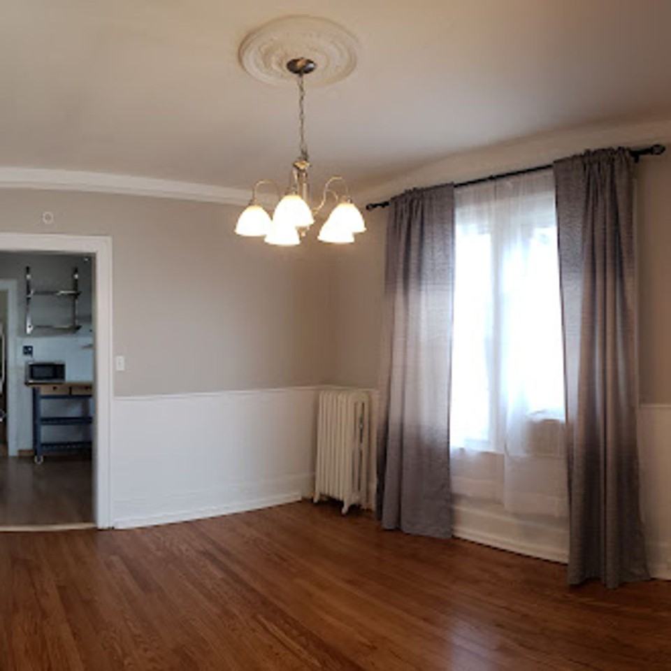 2823 Queen St - Photo 2 of 17