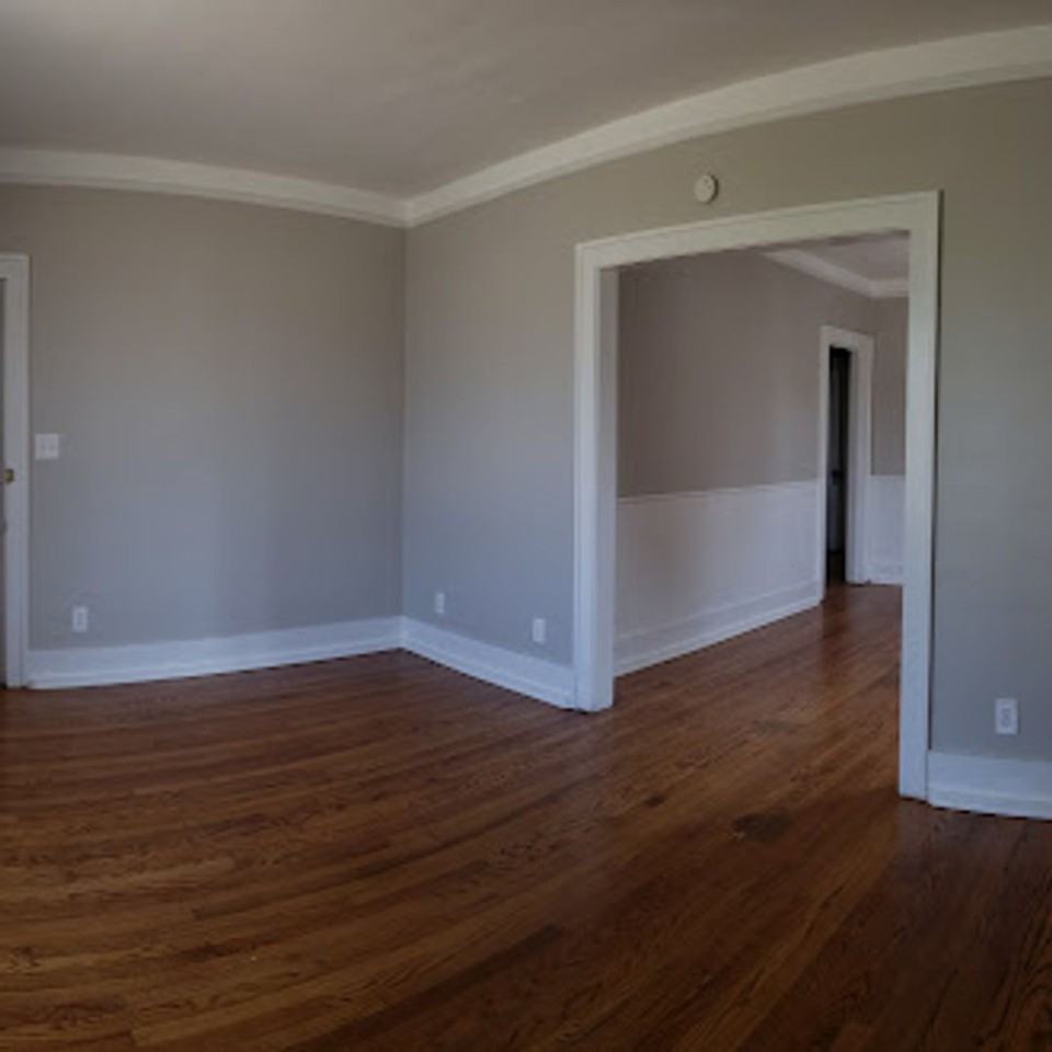 2823 Queen St - Photo 3 of 17