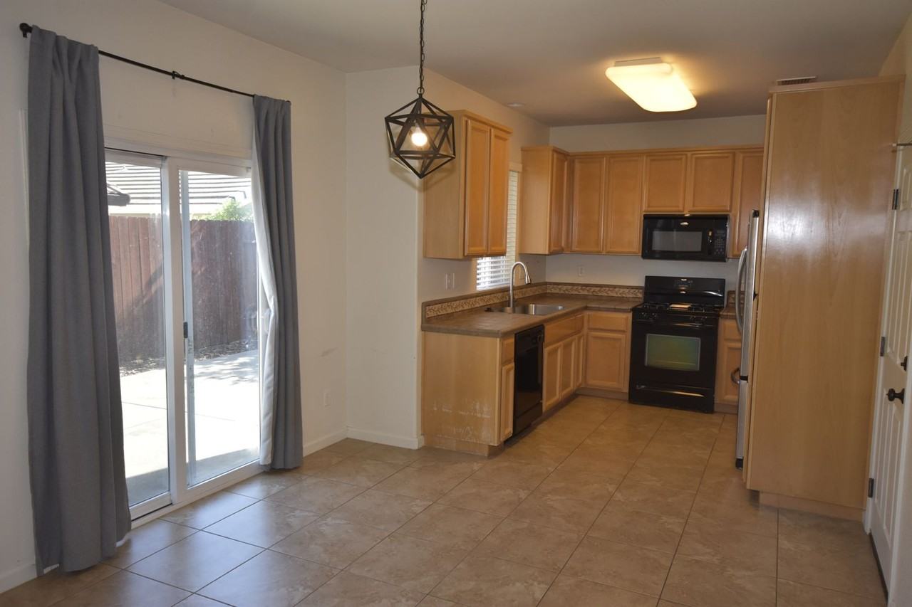 1564 Blue Beaver Way - Photo 3 of 17