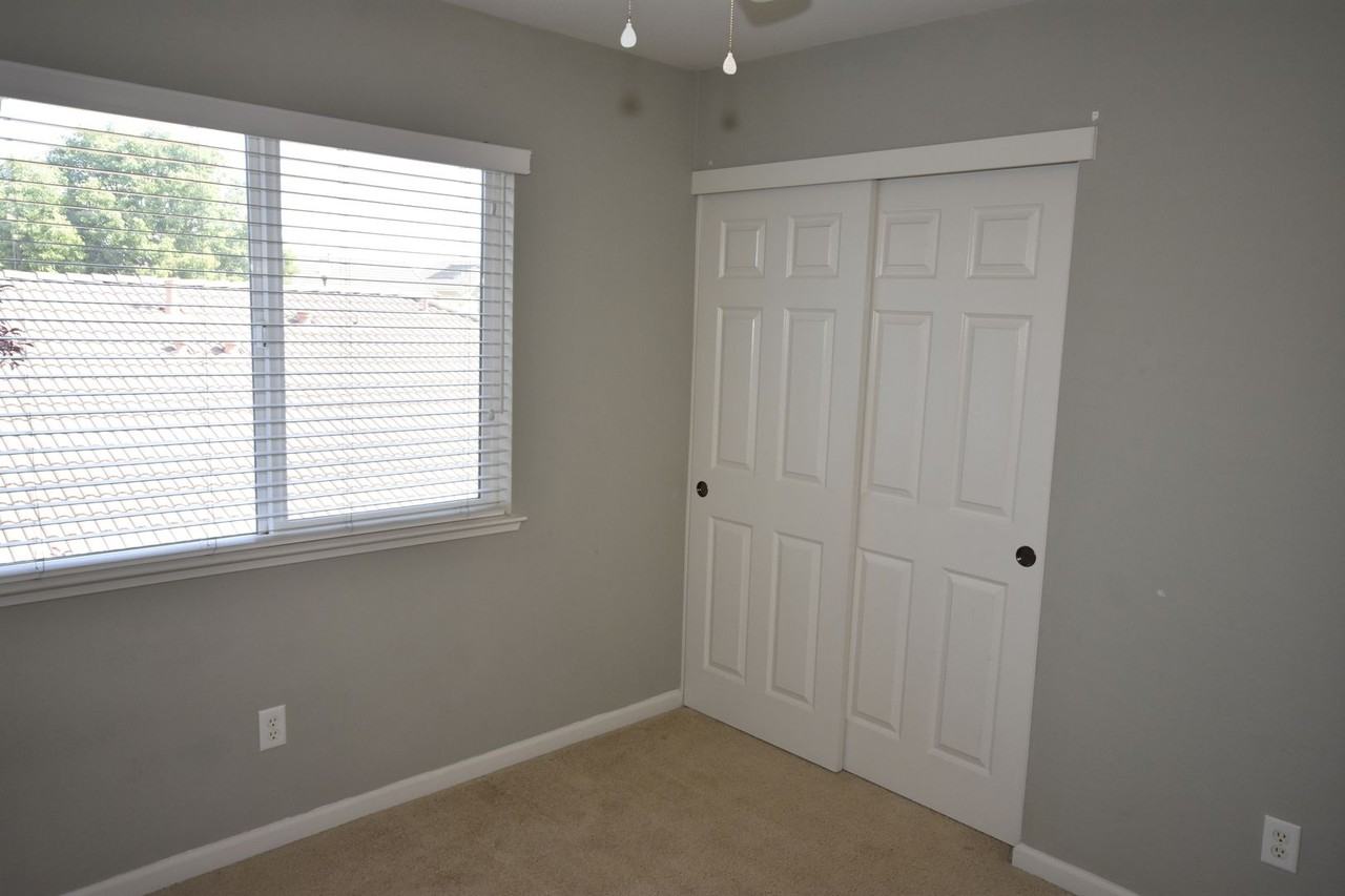 1564 Blue Beaver Way - Photo 7 of 17