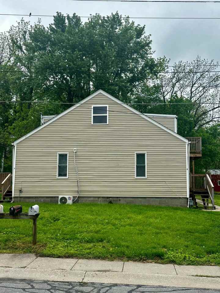 1214 Commercial St - Photo 3 of 3