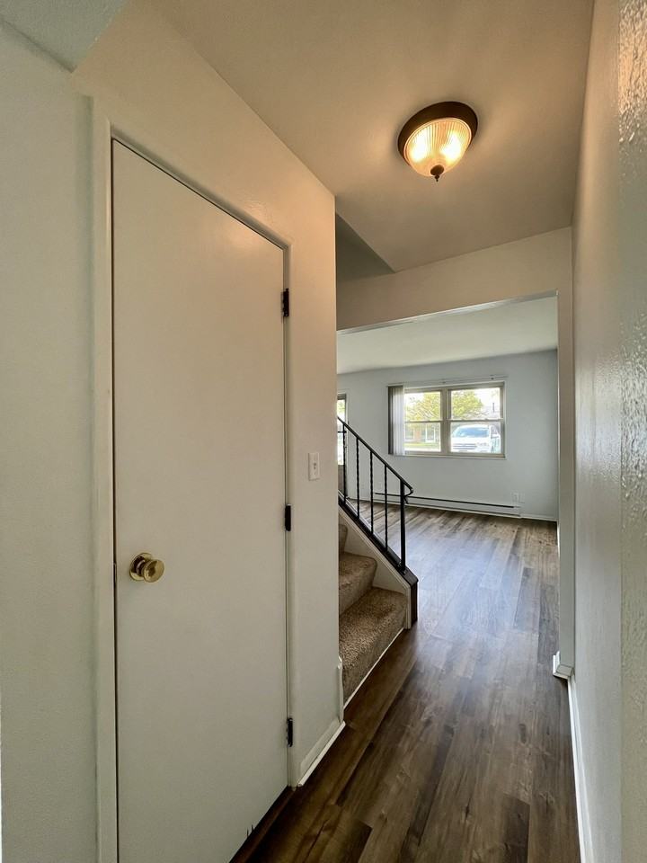 765 N Macomb St #765 - Photo 4 of 15