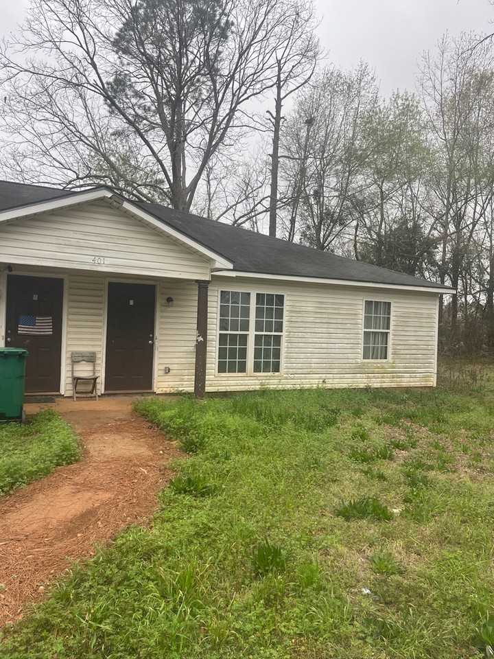 Station Crossing Drive 401 - A #A - Photo 2 of 2