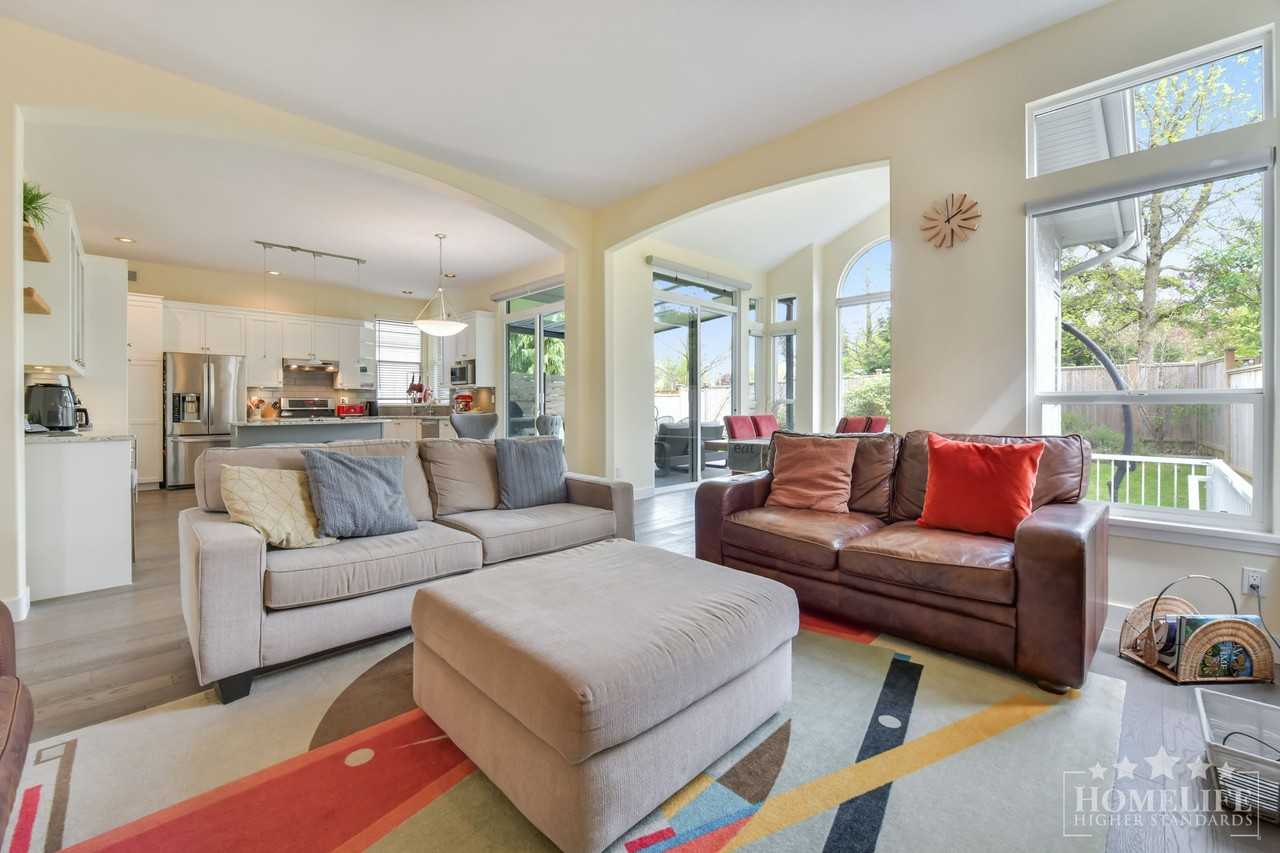 3466 Rosemary Heights Cres - Photo 6 of 31