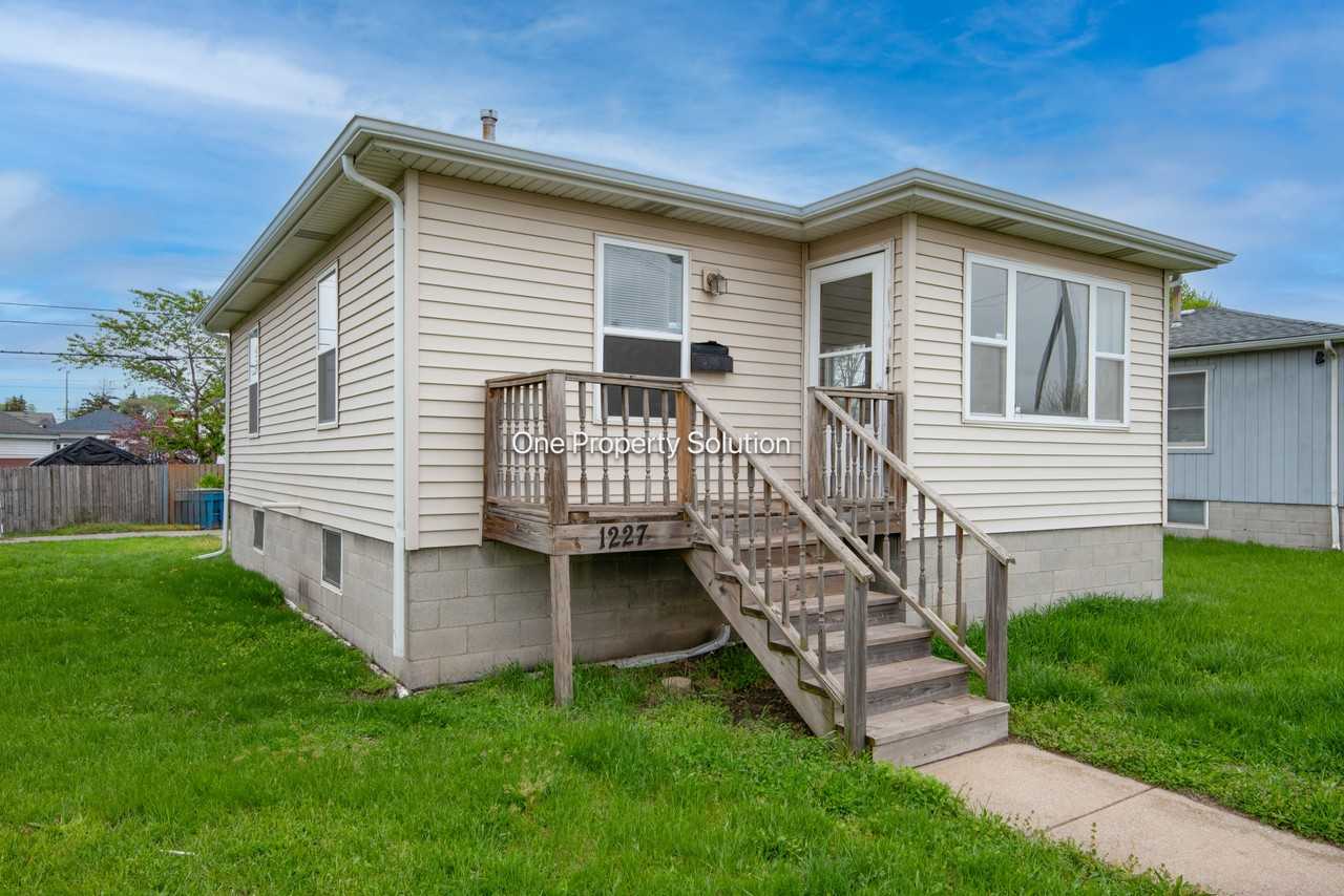 1227 Logan St #1 - Photo 4 of 19