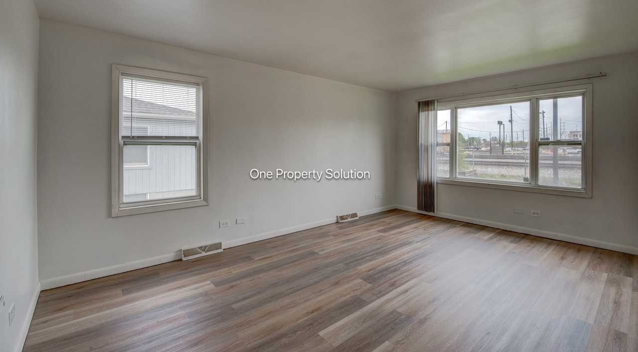 1227 Logan St #1 - Photo 5 of 19