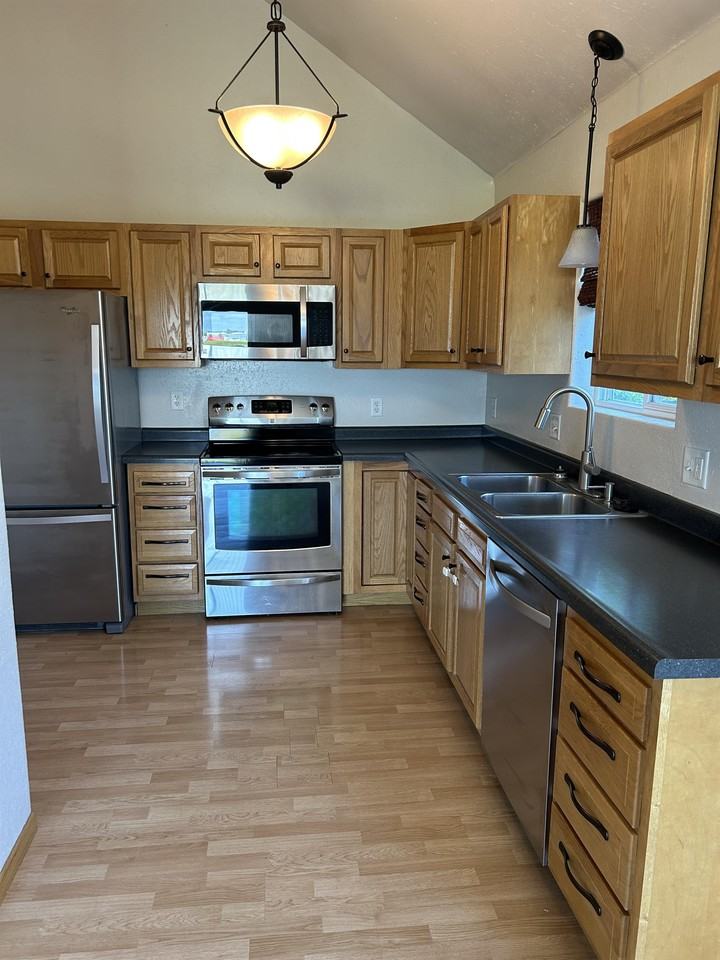 3240 E Capitol Ave #1 - Photo 2 of 35