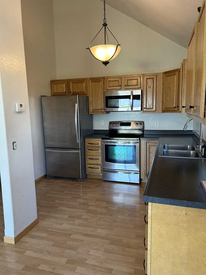 3240 E Capitol Ave #1 - Photo 5 of 35