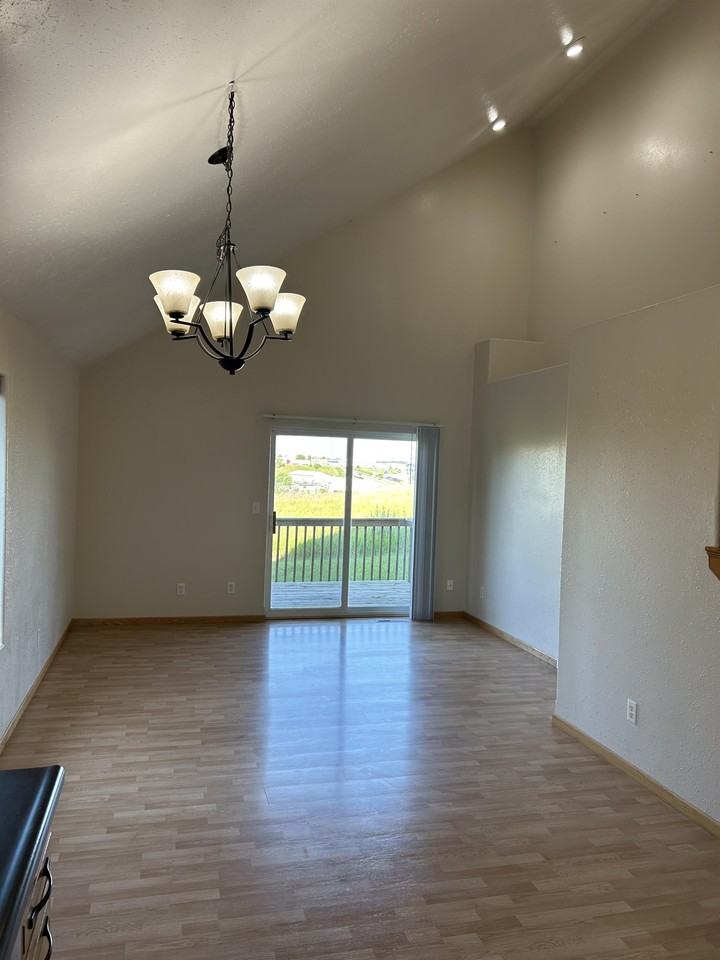 3240 E Capitol Ave #1 - Photo 6 of 35