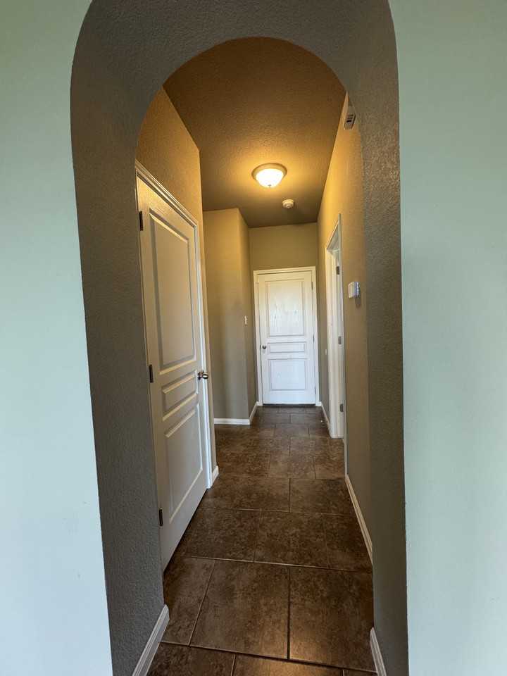 502 Westchester Ct #1 - Photo 4 of 36