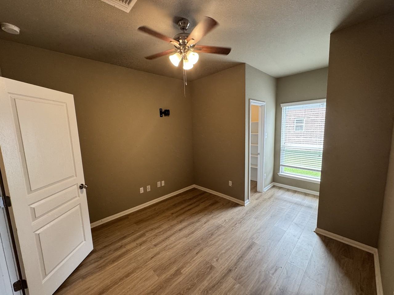 502 Westchester Ct #1 - Photo 5 of 36