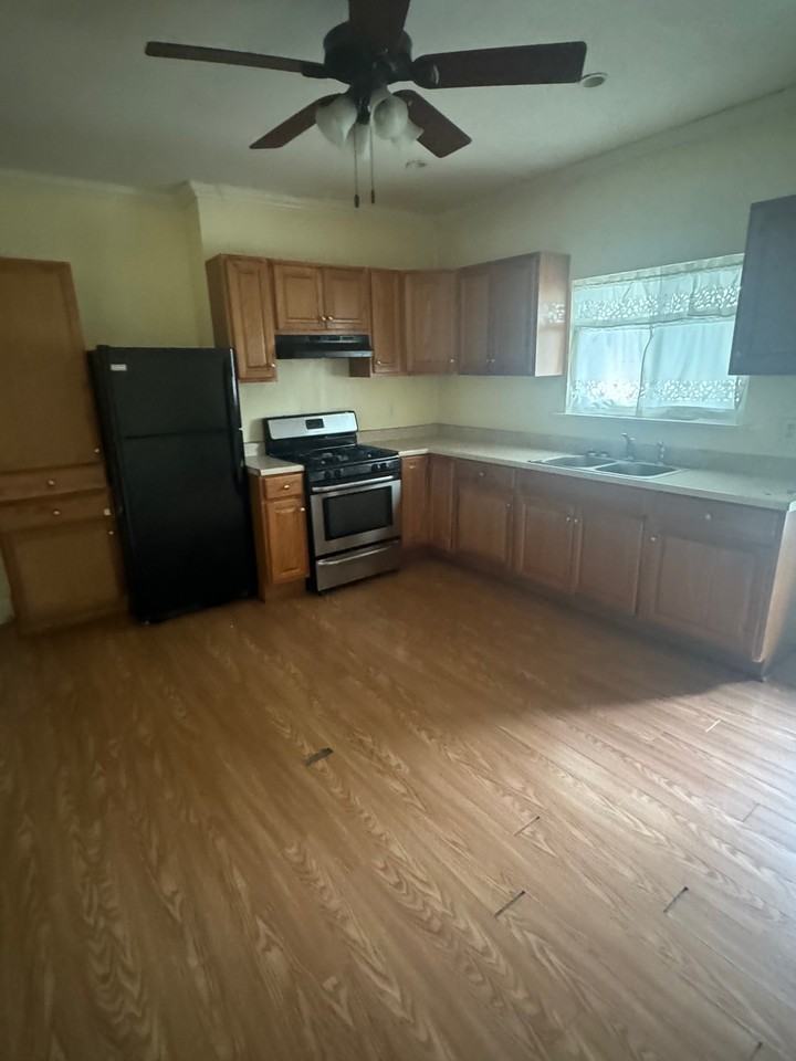 104 Munson Ave #1 - Photo 4 of 7