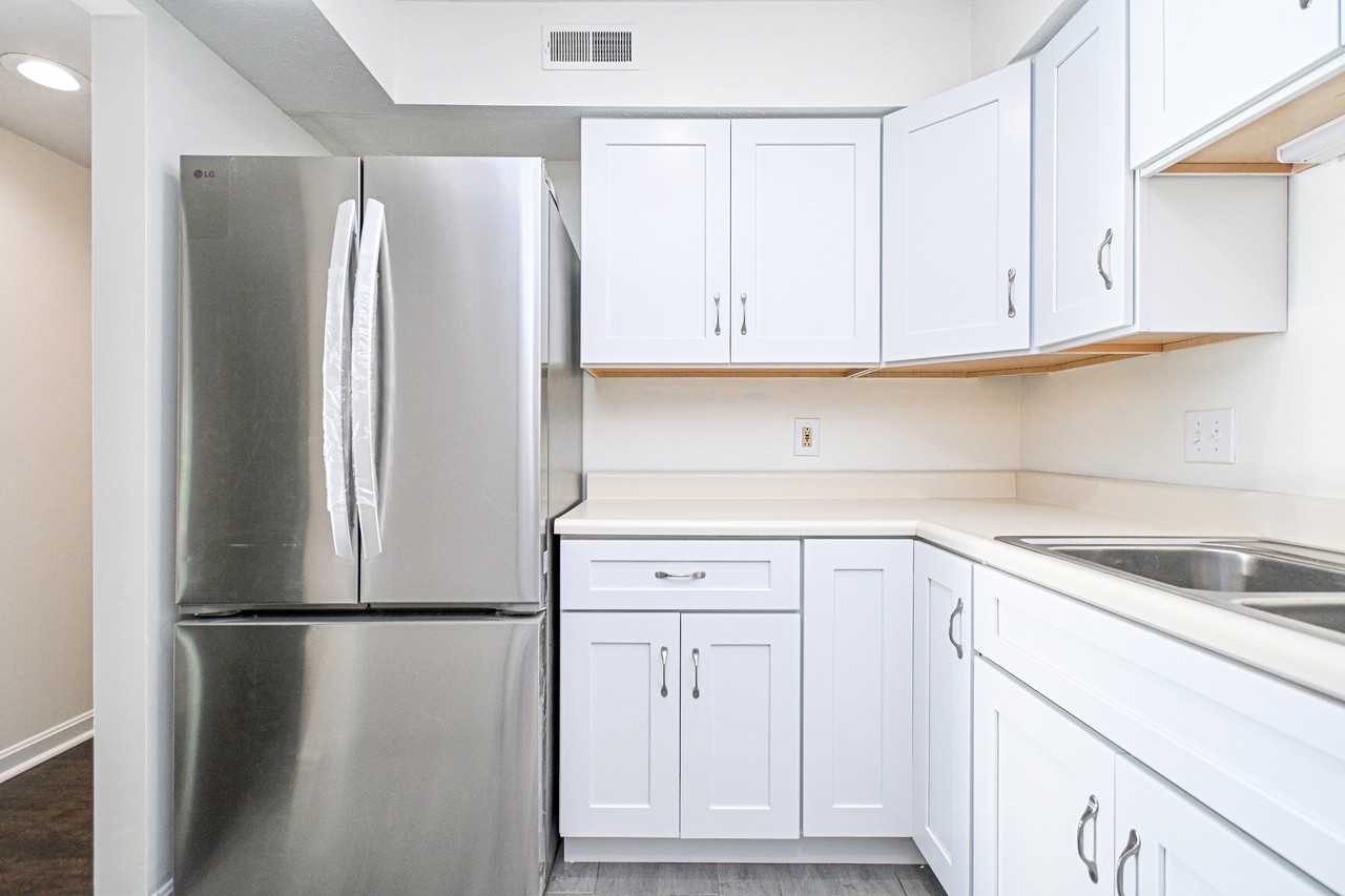 3021 Stratford Ct #1 - Photo 6 of 38