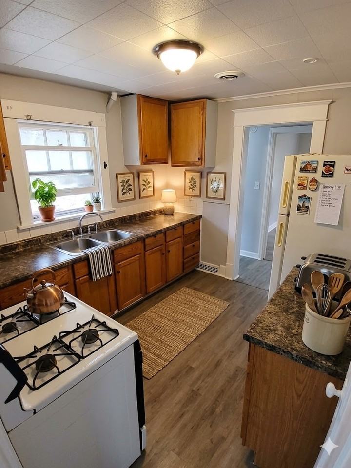 319 Albert Ave #2 - Photo 4 of 7