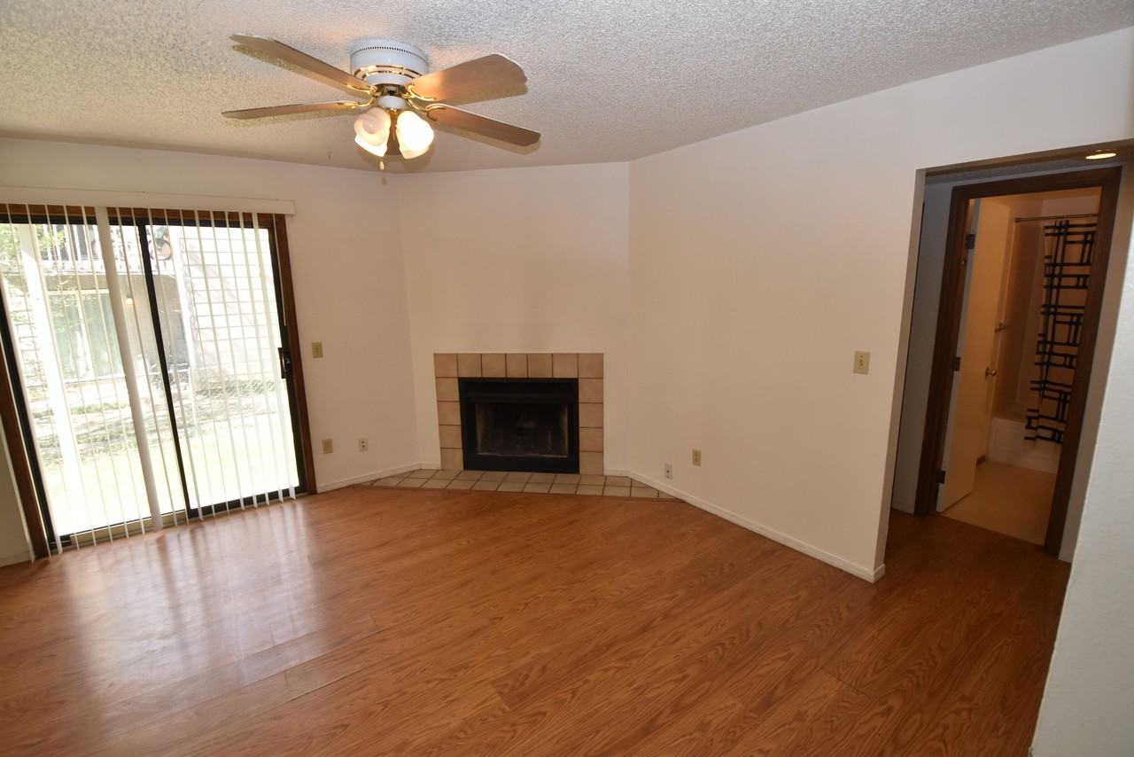 1050 Mazatlan Cir #D - Photo 2 of 17