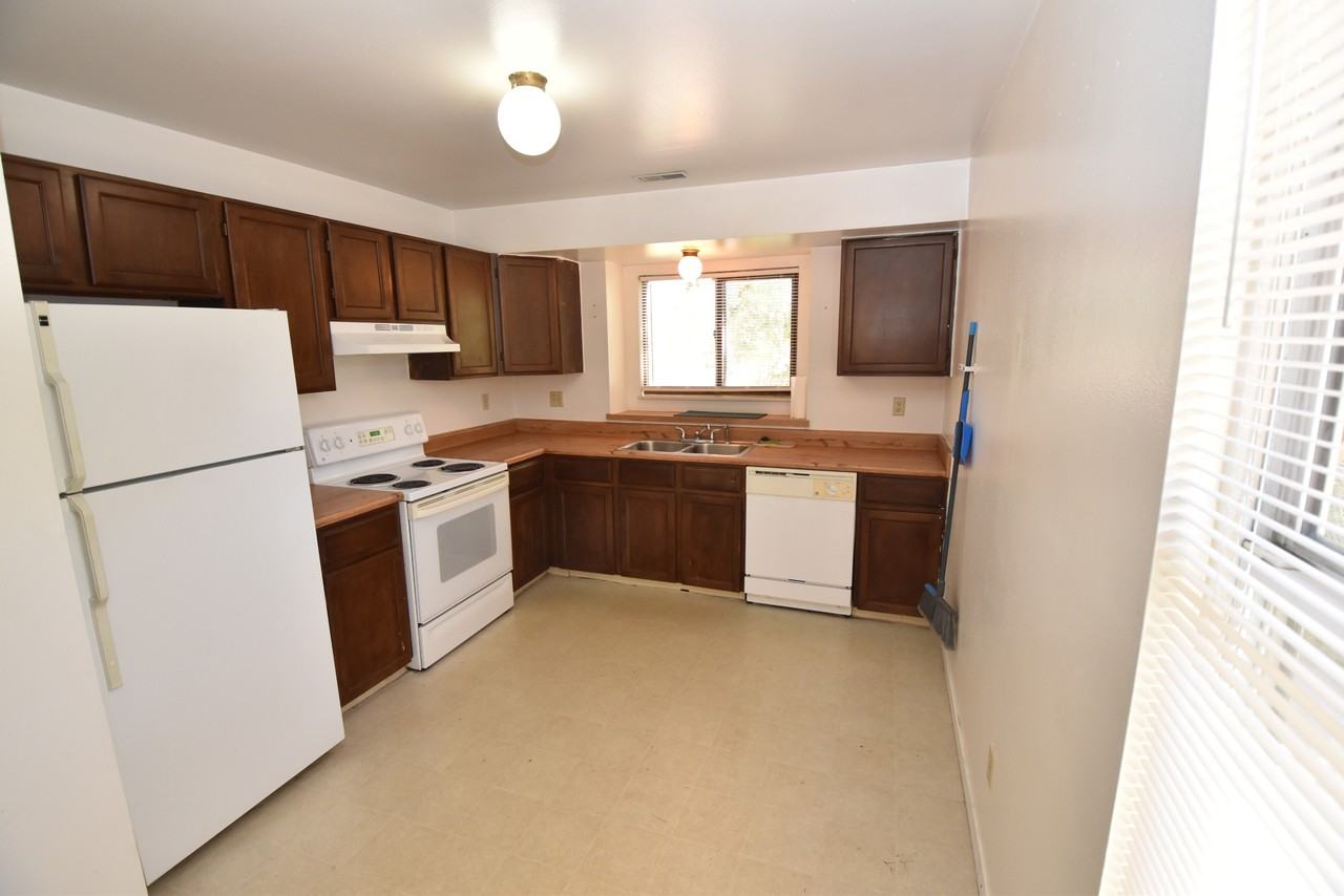 1050 Mazatlan Cir #D - Photo 5 of 17