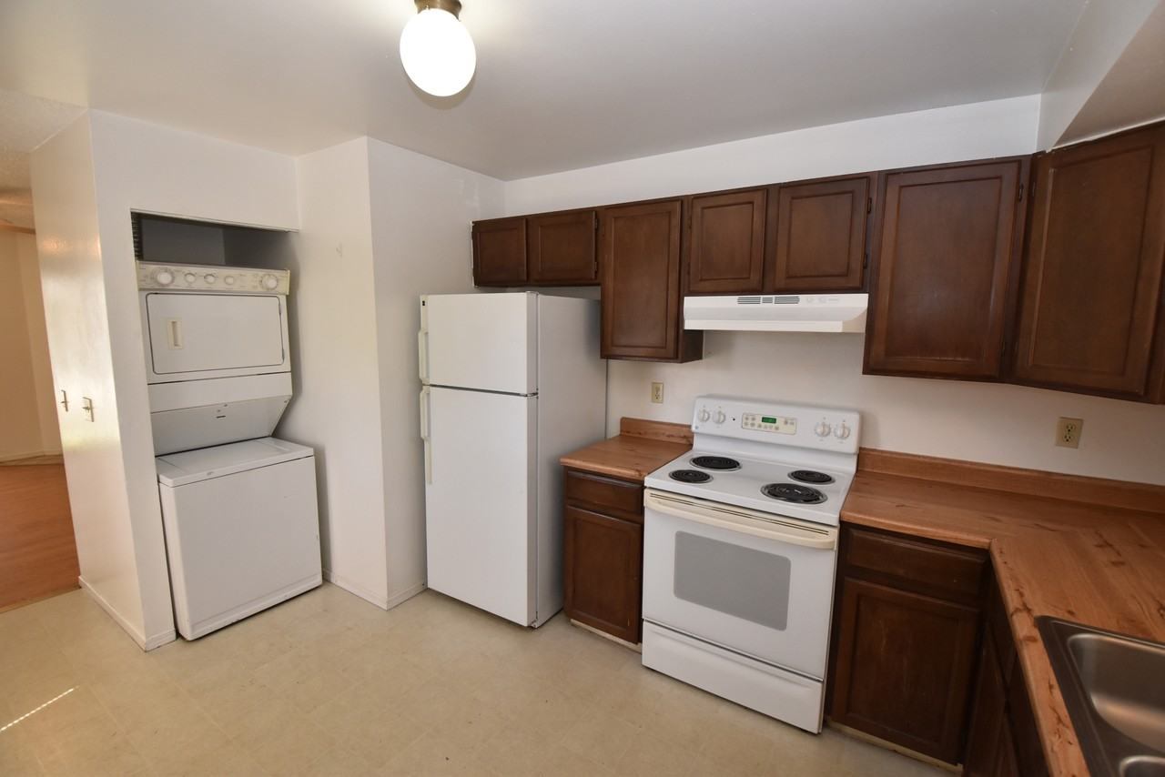 1050 Mazatlan Cir #D - Photo 6 of 17