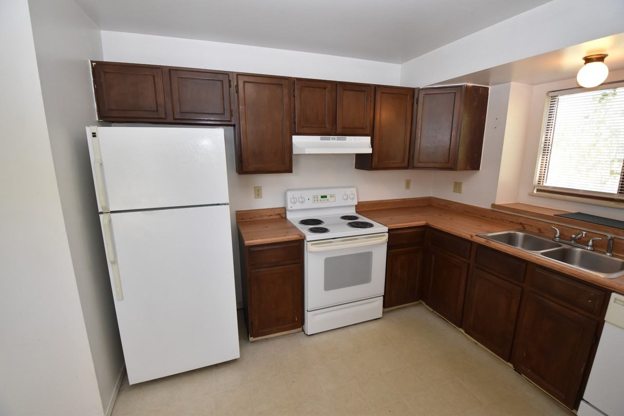 1050 Mazatlan Cir #D - Photo 7 of 17