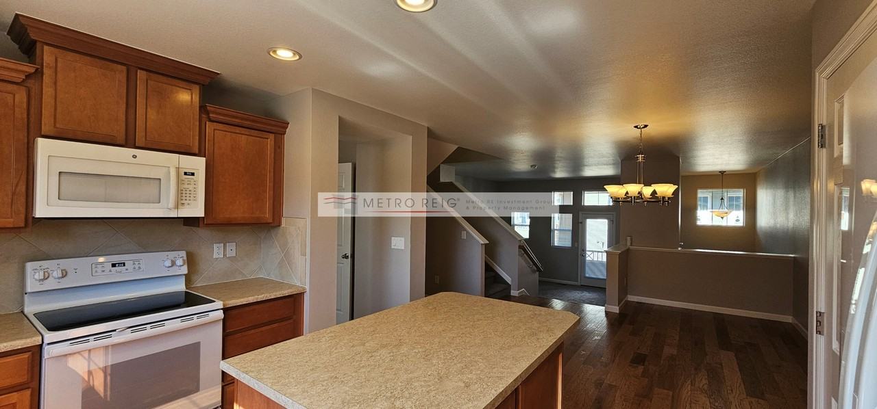 1617 Venice Ln #TH - Photo 3 of 10