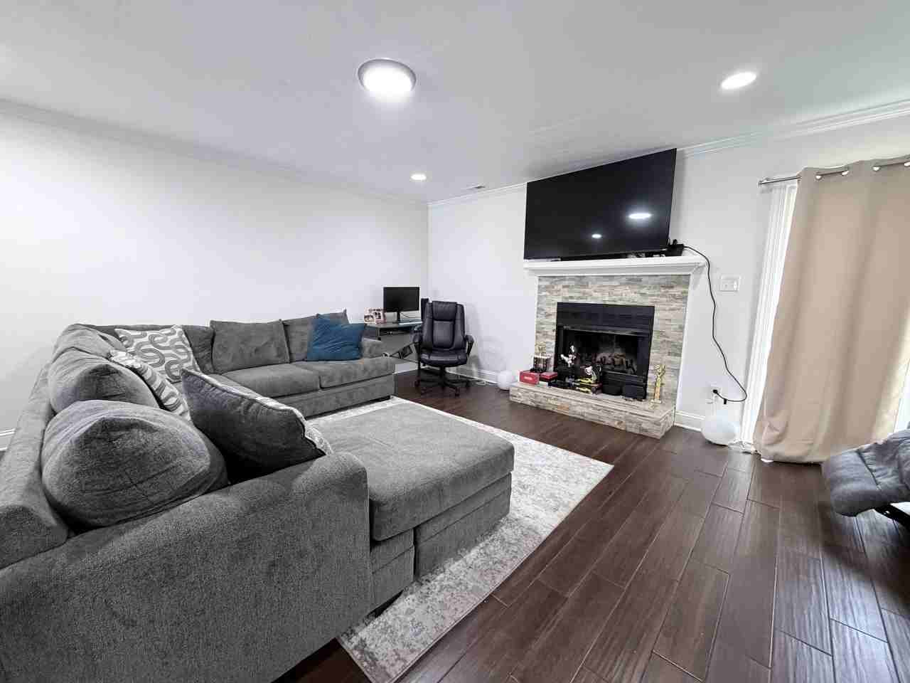 1528 Jameson Dr #1 - Photo 2 of 17