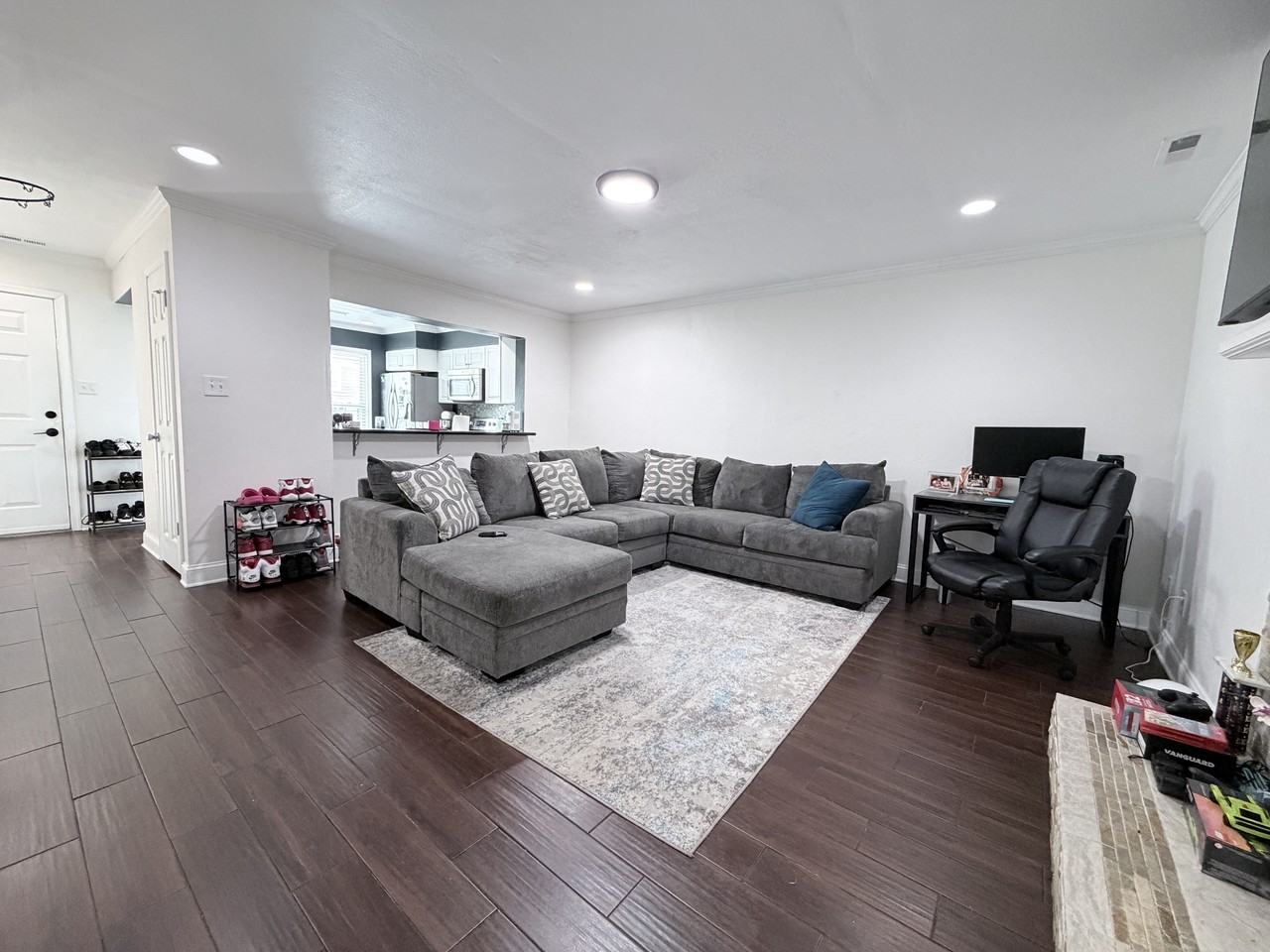 1528 Jameson Dr #1 - Photo 3 of 17