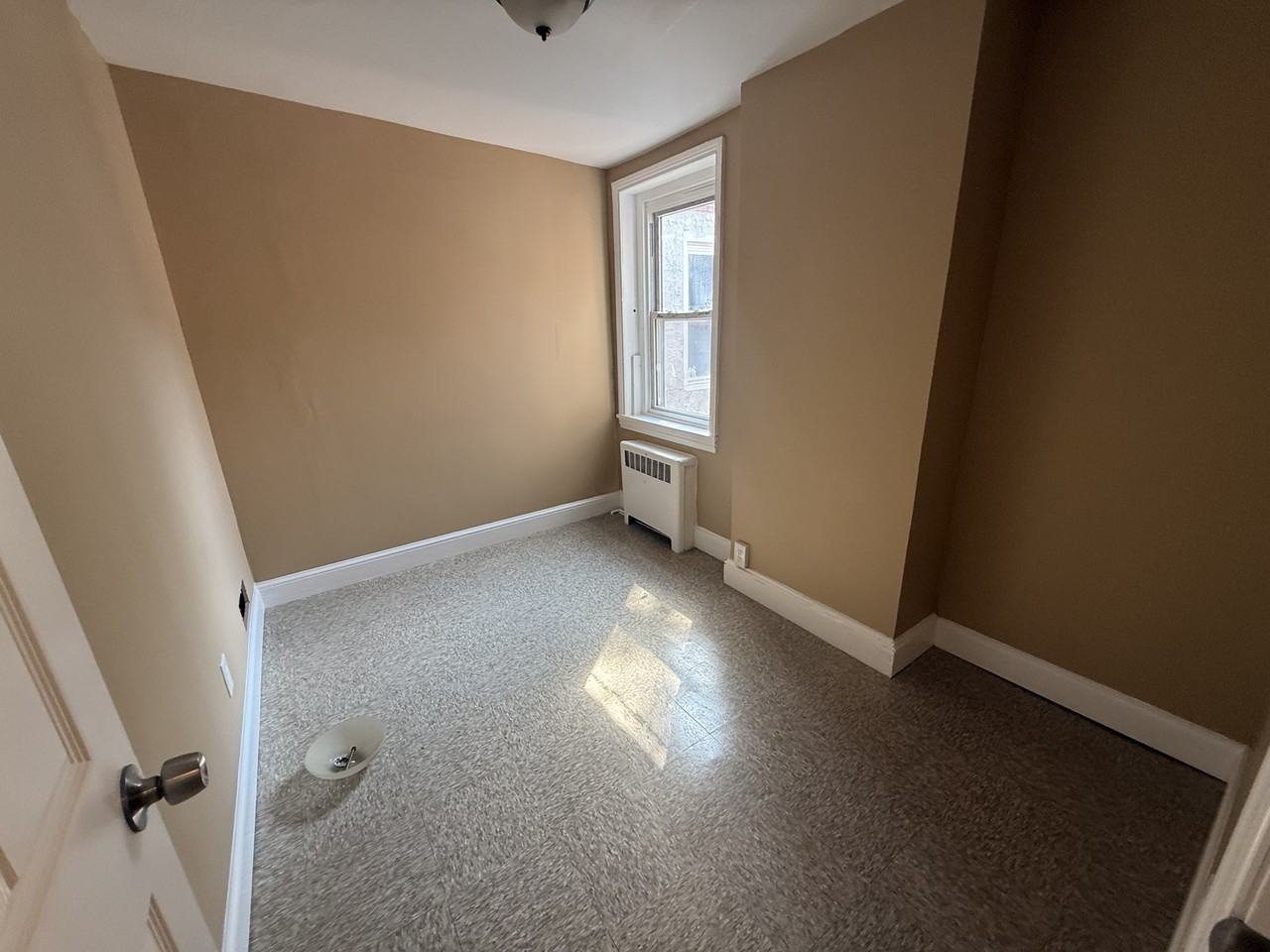 637 N 6th St #1 - Photo 3 of 15
