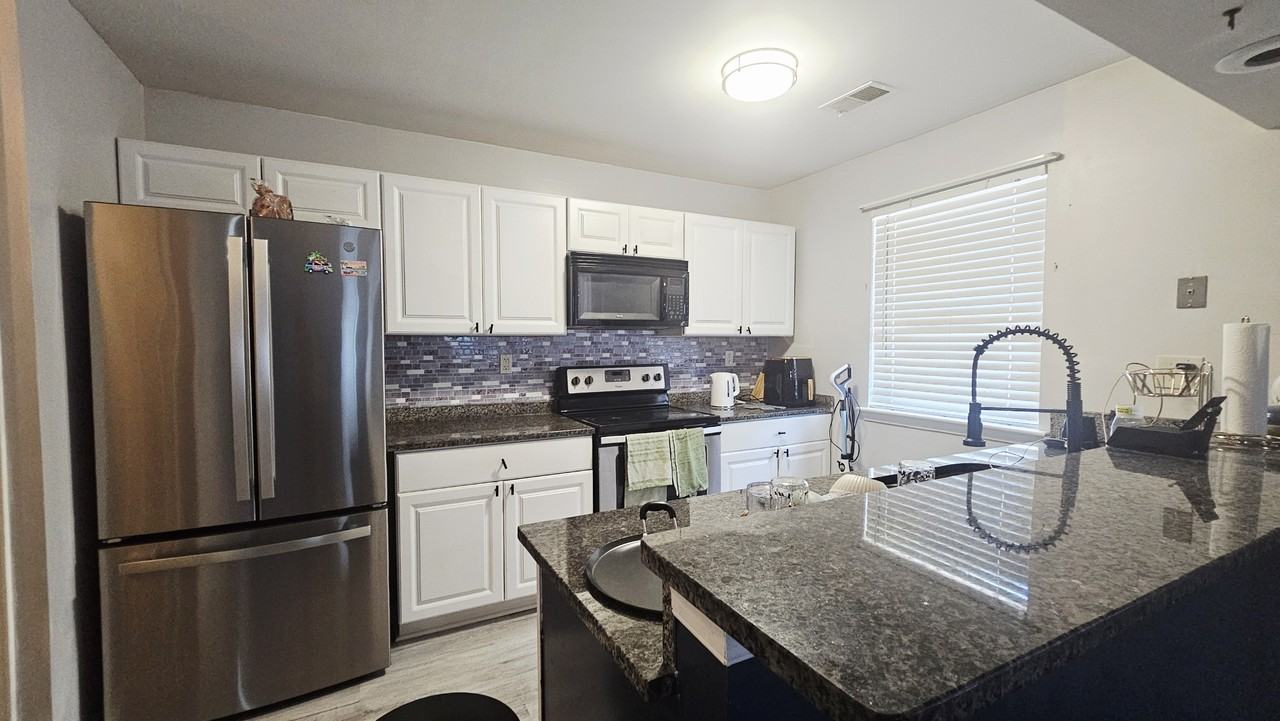 812 Zircon Ct - Photo 3 of 9