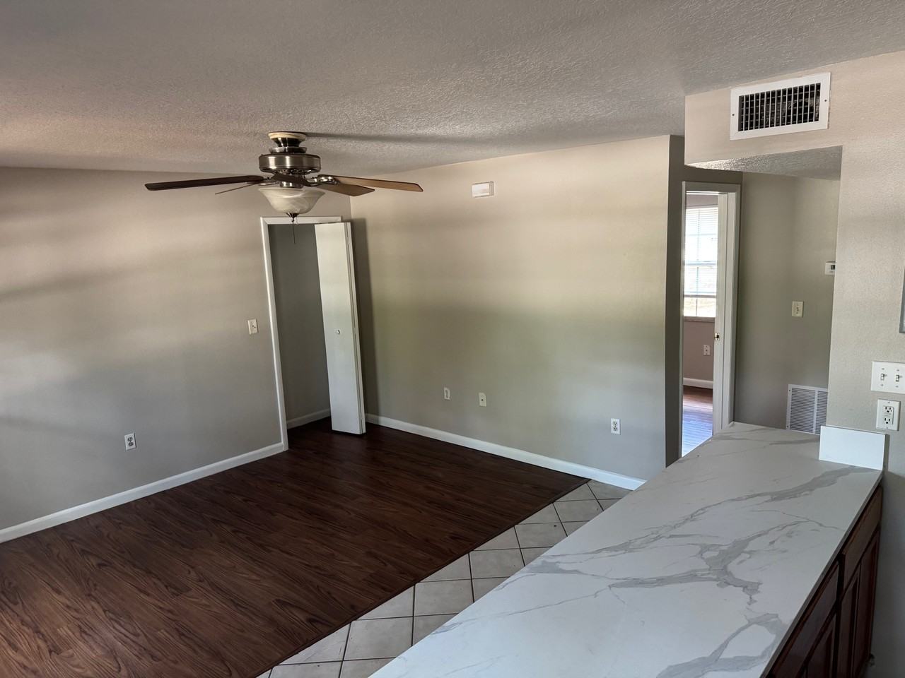 3569 3569 Khayyam AvenueUnit 17 #17 - Photo 3 of 9