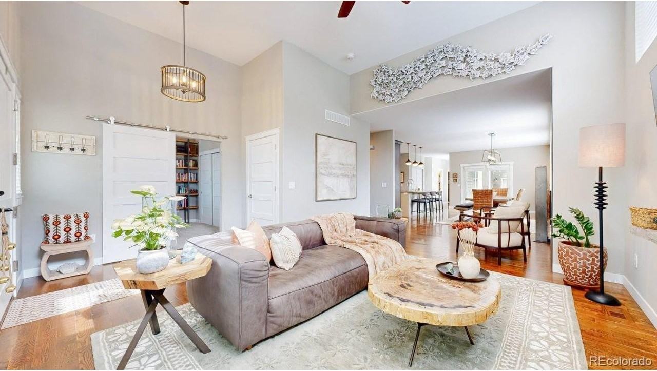 726 6th St #1 - Photo 2 of 20