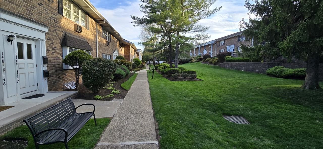 142 E Maple St #1 - Photo 2 of 19