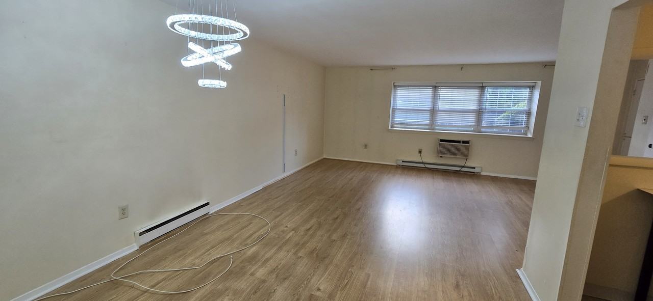 142 E Maple St #1 - Photo 3 of 19