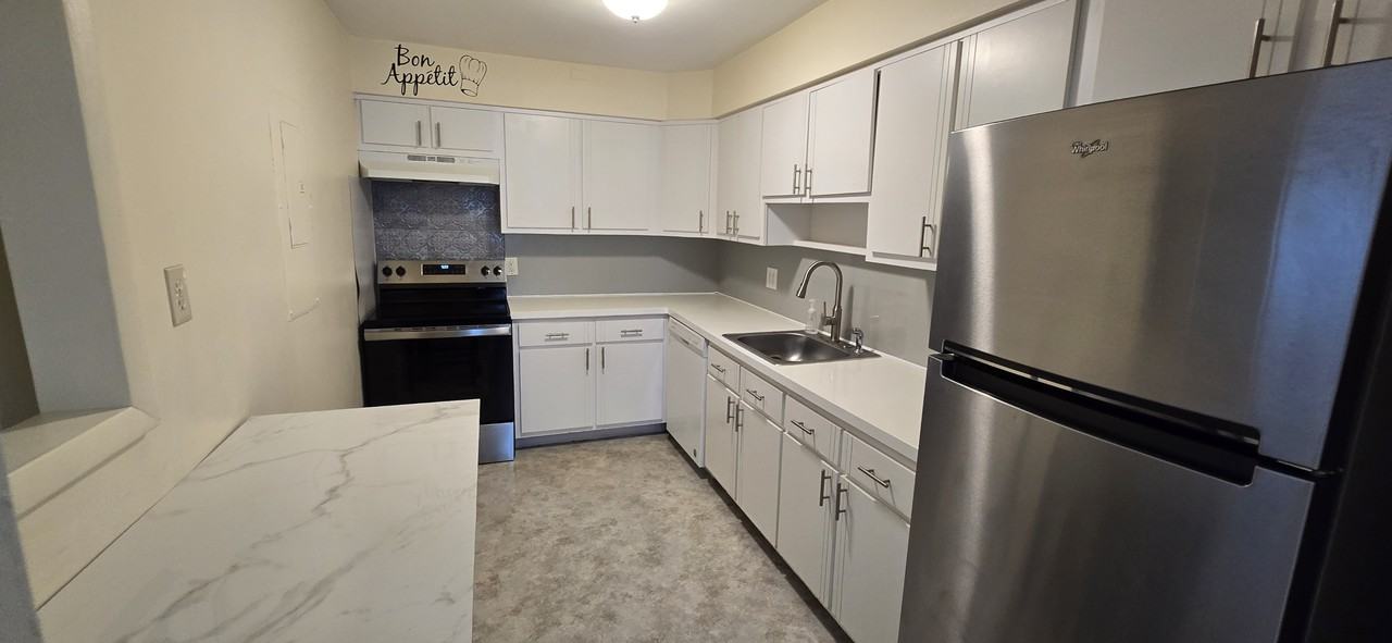 142 E Maple St #1 - Photo 4 of 19